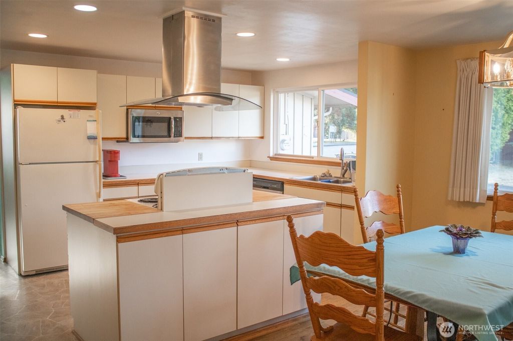 Photo of 5101 S 163rd Place, Tukwila, WA 98188 (MLS # 2423024)