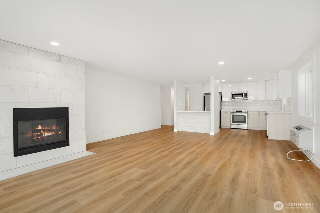 Photo of 1028 Lakeview Boulevard E #4, Seattle, WA 98102 (MLS # 2478231)