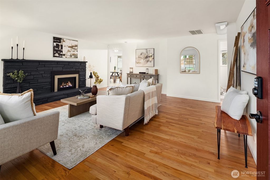 Photo of 407 3rd Avenue N, Edmonds, WA 98020 (MLS # 2474815)