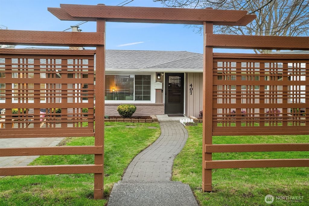 Photo of 407 3rd Avenue N, Edmonds, WA 98020 (MLS # 2474815)