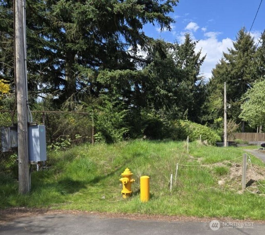 Photo of 700 S 124th Street, Burien, WA 98168 (MLS # 2371425)