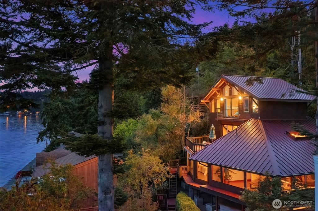 Photo of 16763 Maplewild Avenue SW, Seattle, WA 98166 (MLS # 2417611)
