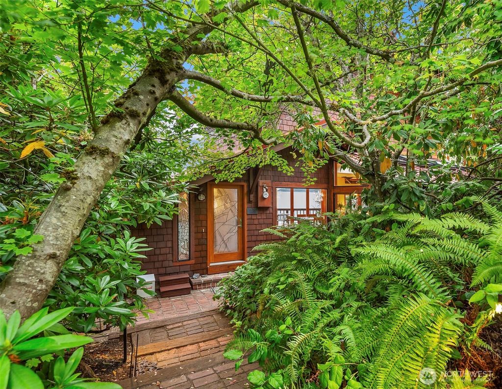Photo of 16763 Maplewild Avenue SW, Seattle, WA 98166 (MLS # 2417611)