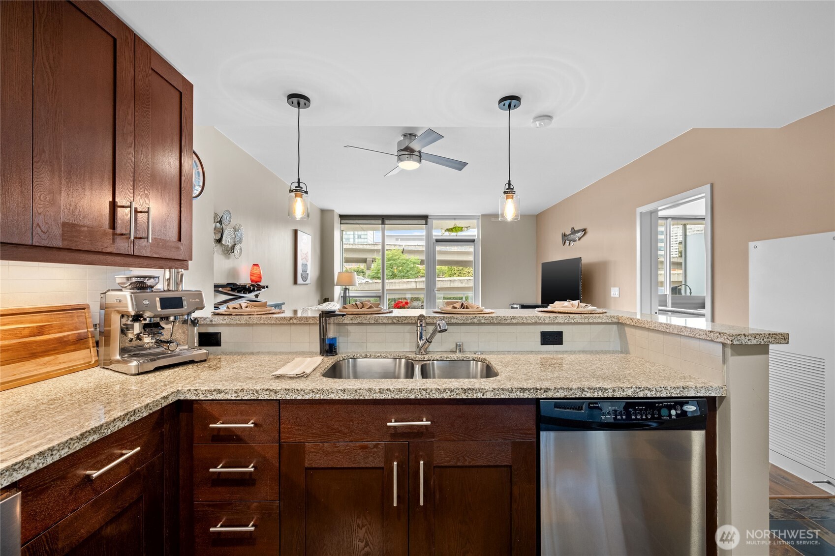 1515 Dock Street 402