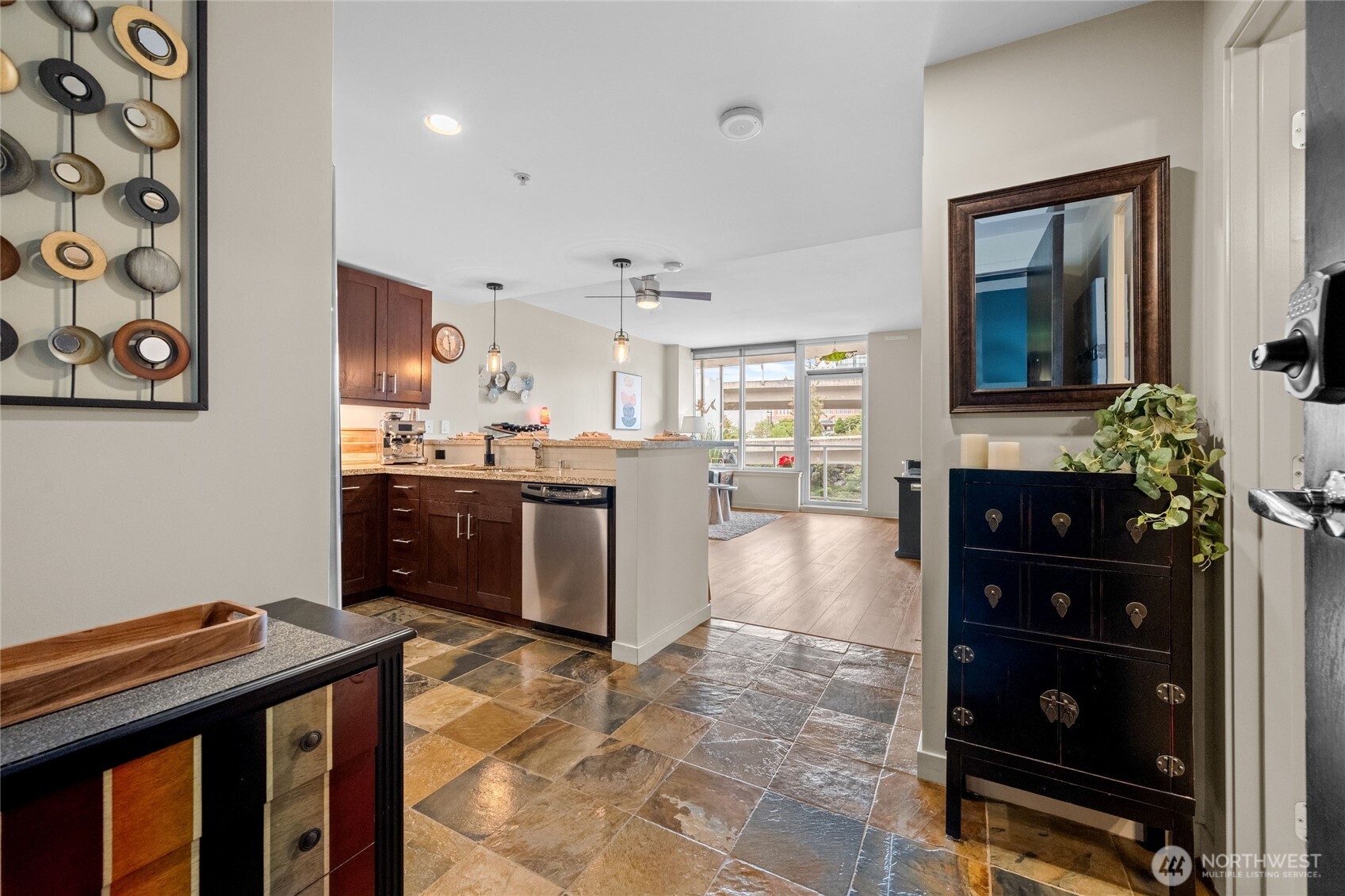 1515 Dock Street 402