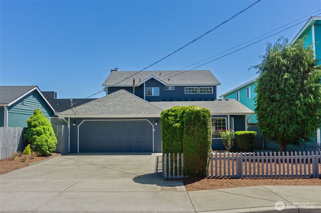 Photo of 10226 17th Avenue SW, Seattle, WA 98146 (MLS # 2355424)