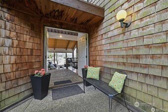 Photo of 500 W Lake Sammamish Parkway NE, Bellevue, WA 98008 (MLS # 2567137)