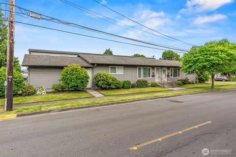 Photo of 733 Delaware Street, Longview, WA 98632 (MLS # 2533254)