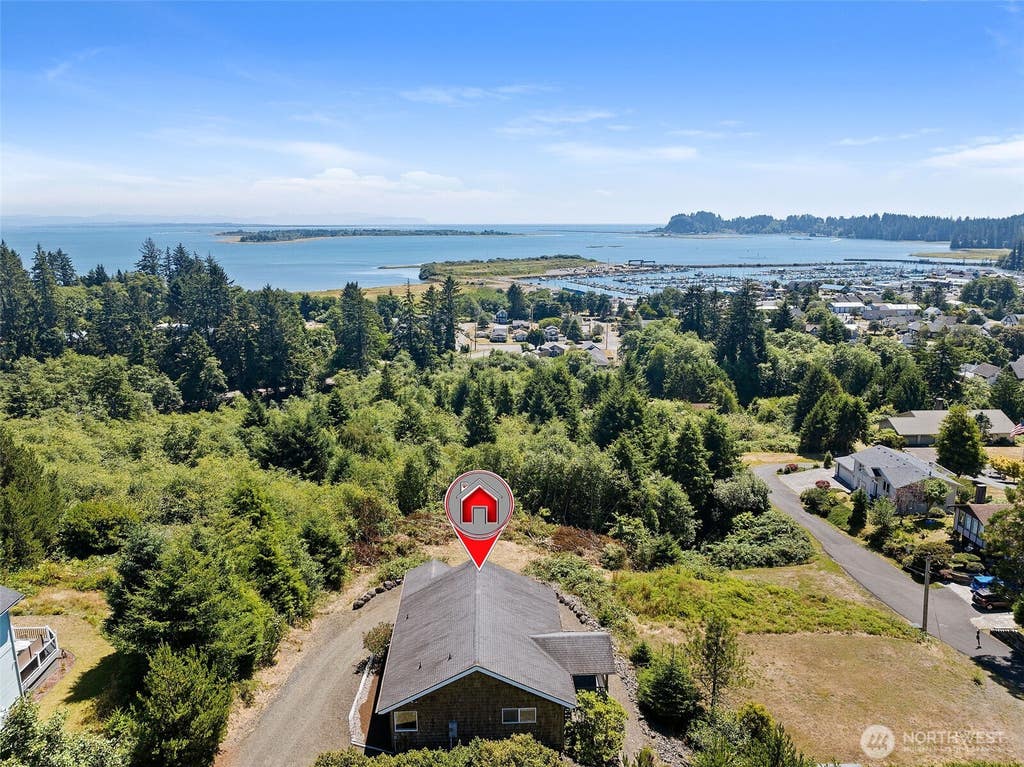 Photo of 508 Mary Ann AVE, Ilwaco, WA 98624 (MLS # 2564222)