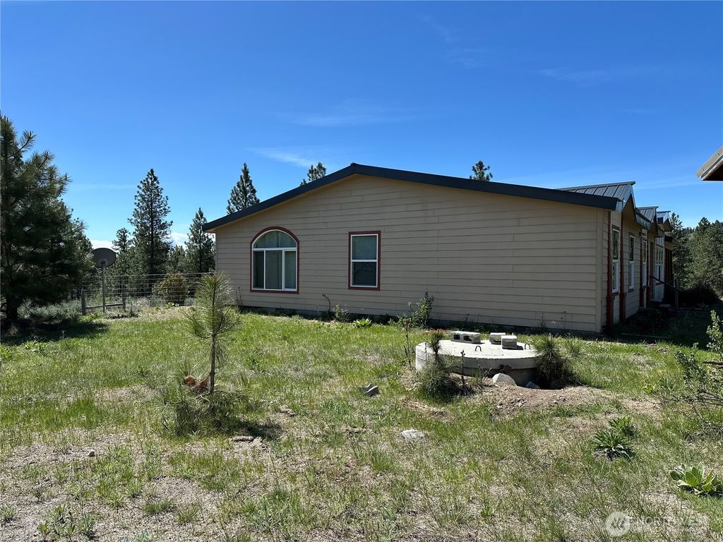 Photo of 152 High Country Drive E, Tonasket, WA 98855 (MLS # 2472589)