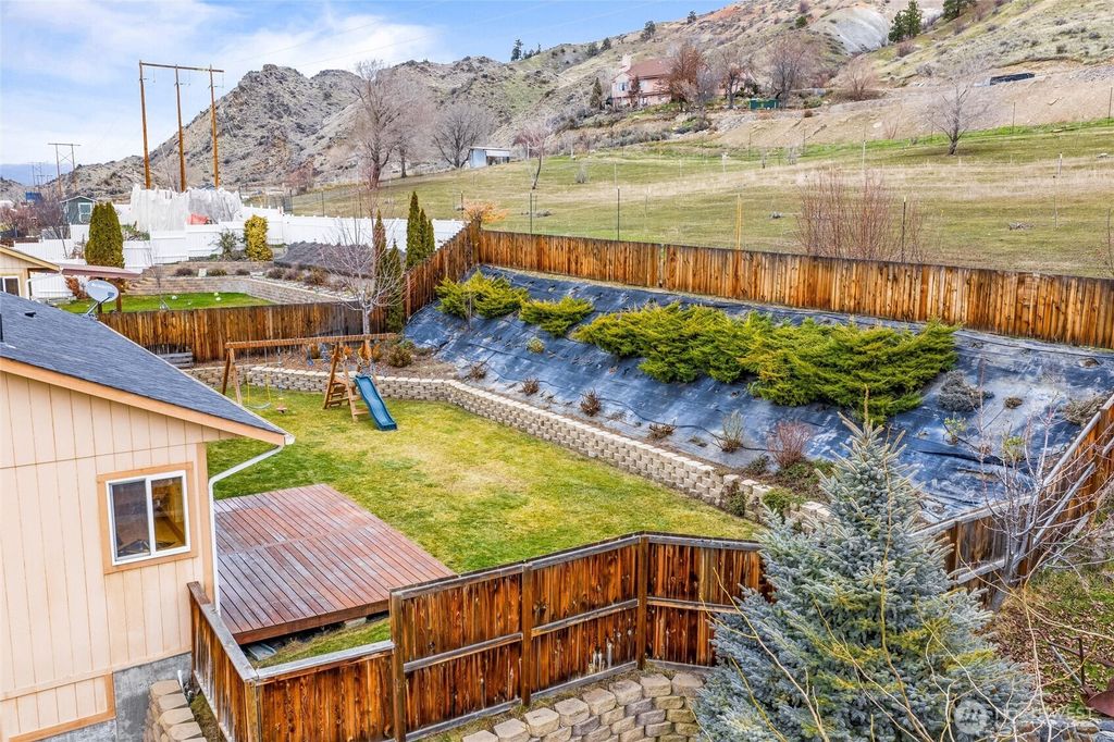 Photo of 3953 NE Vista Del Rey Drive, East Wenatchee, WA 98802 (MLS # 2472512)