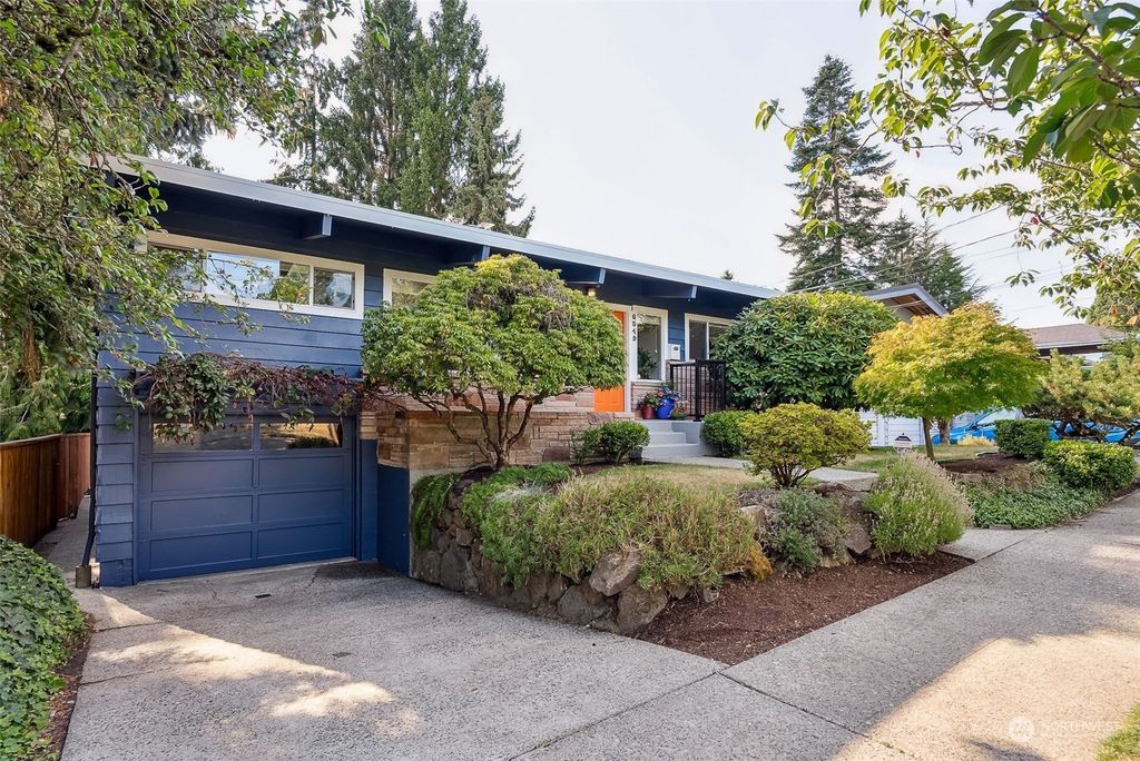 Photo of 6549 39th Avenue NE, Seattle, WA 98115 (MLS # 2276724)