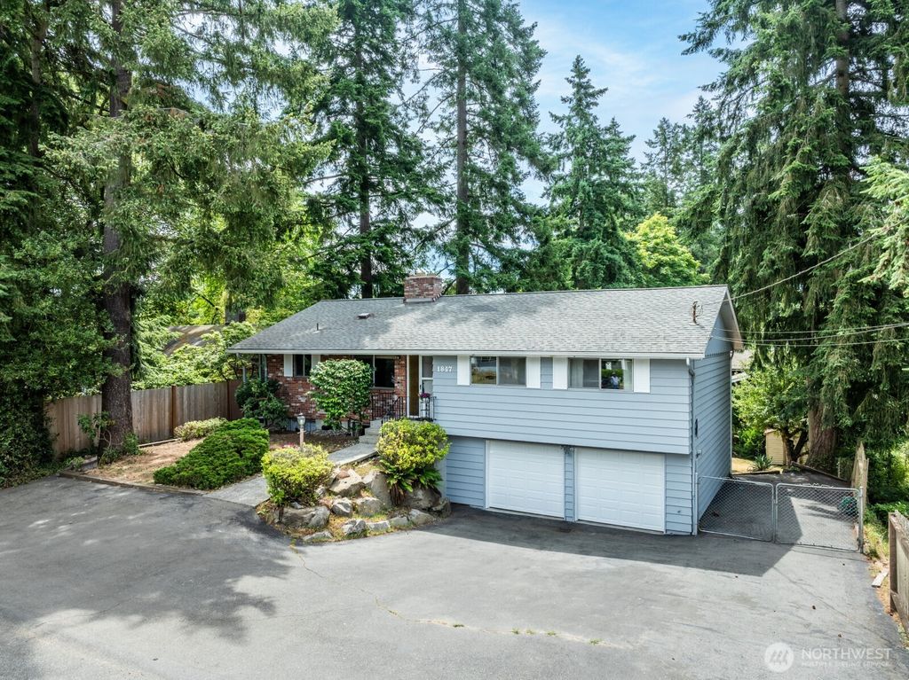 Photo of 1847 N 183RD ST St, Shoreline, WA 98133 (MLS # 2401040)