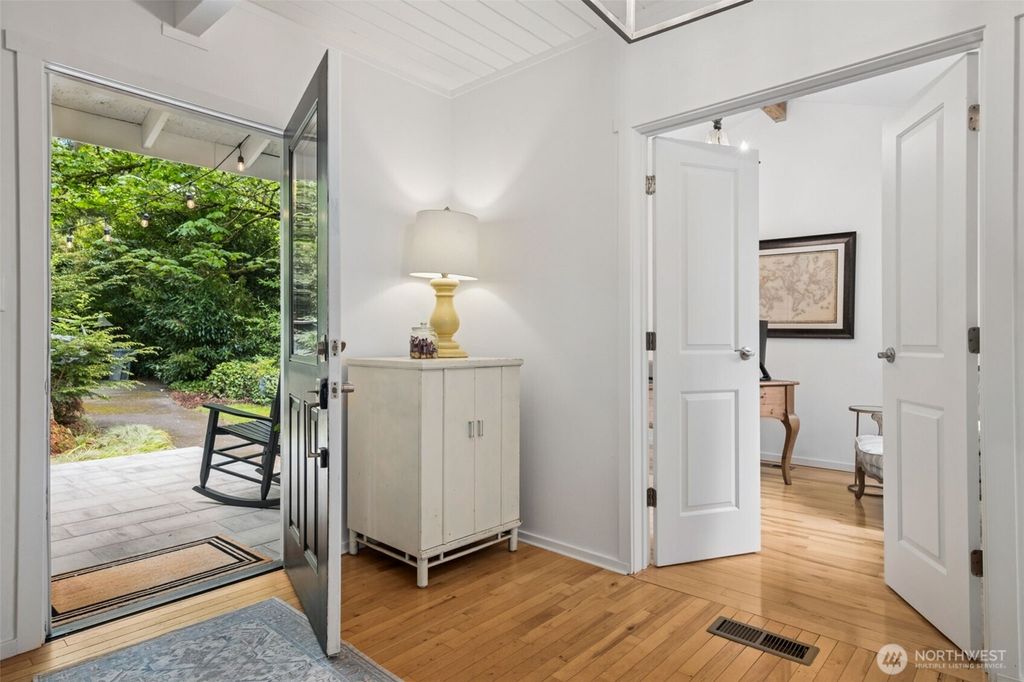 Photo of 15715 249 Avenue SE, Issaquah, WA 98027 (MLS # 2512137)