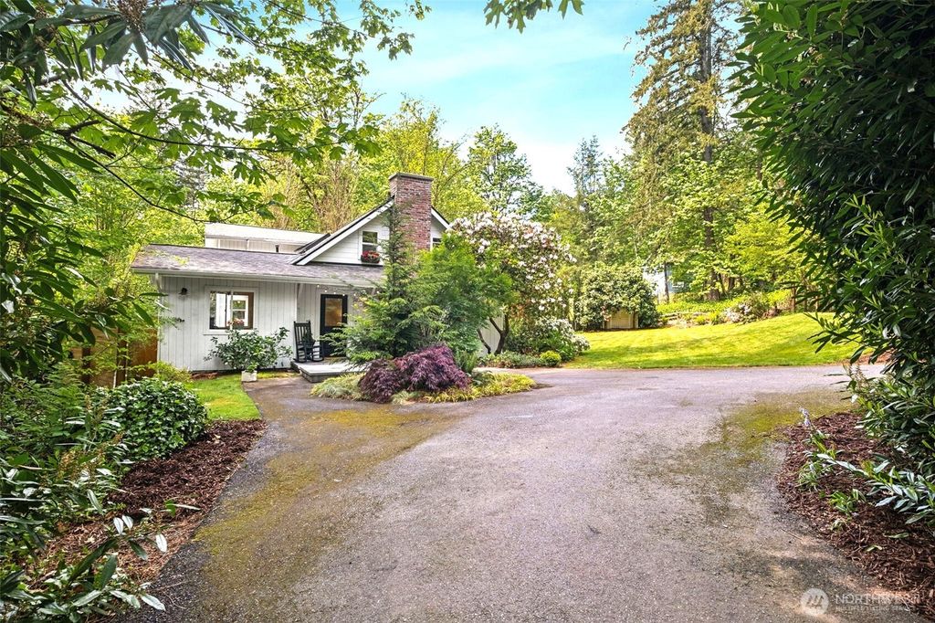 Photo of 15715 249 Avenue SE, Issaquah, WA 98027 (MLS # 2512137)