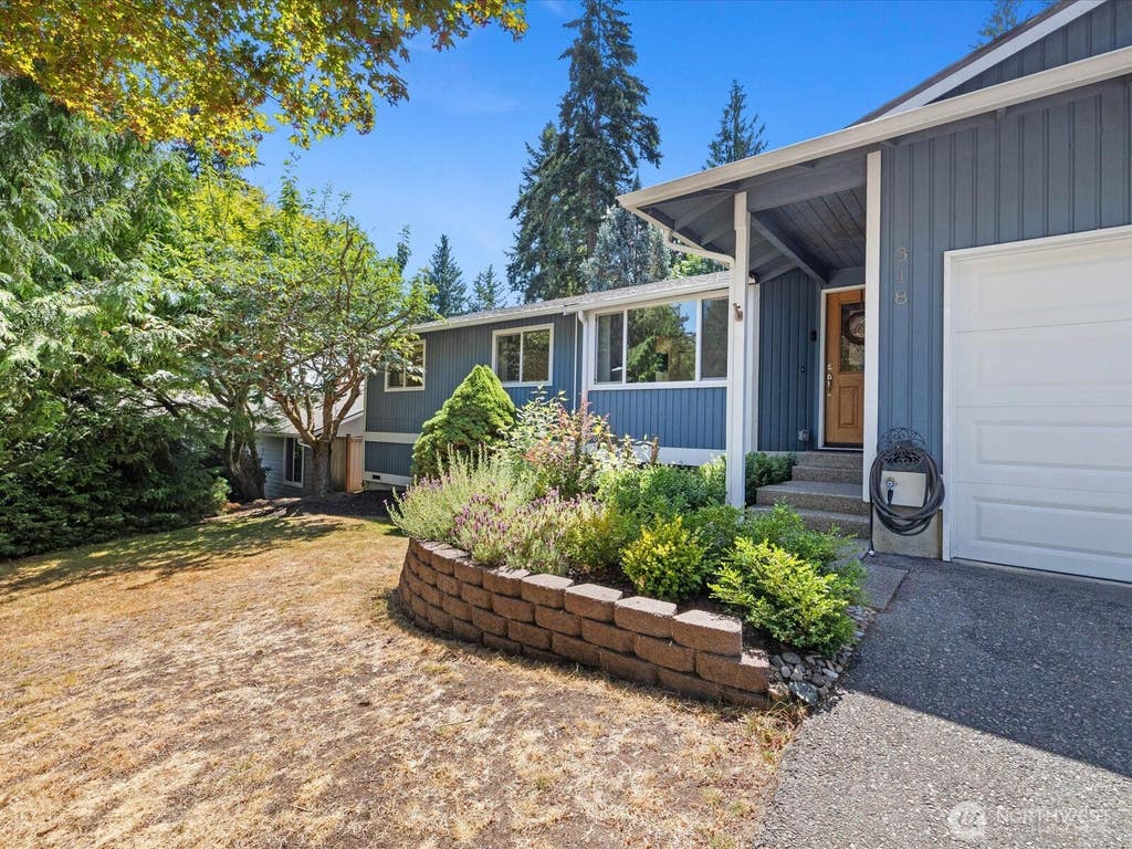 Photo of 318 161st Place SE, Bothell, WA 98012 (MLS # 2561120)