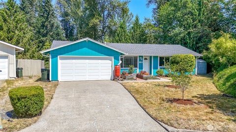 Photo of 12416 SE 201st Place, Kent, WA 98031 (MLS # 2557597)
