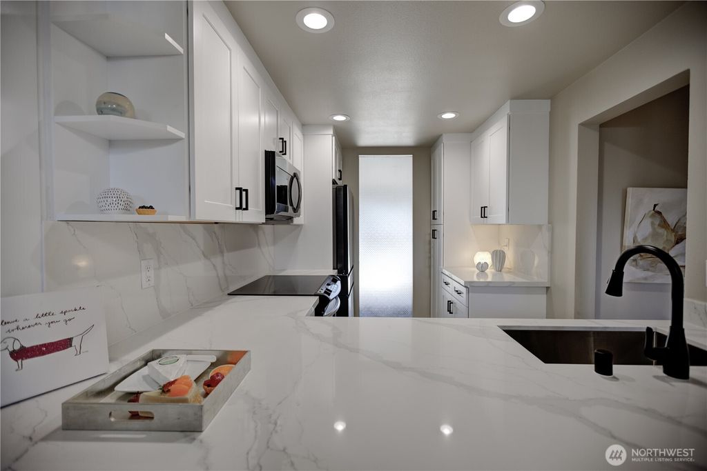 Photo of 13896 NE 66th Street #586, Redmond, WA 98052 (MLS # 2498566)