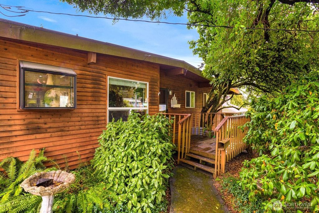 Photo of 14434 6th Avenue S, Burien, WA 98168 (MLS # 2385278)