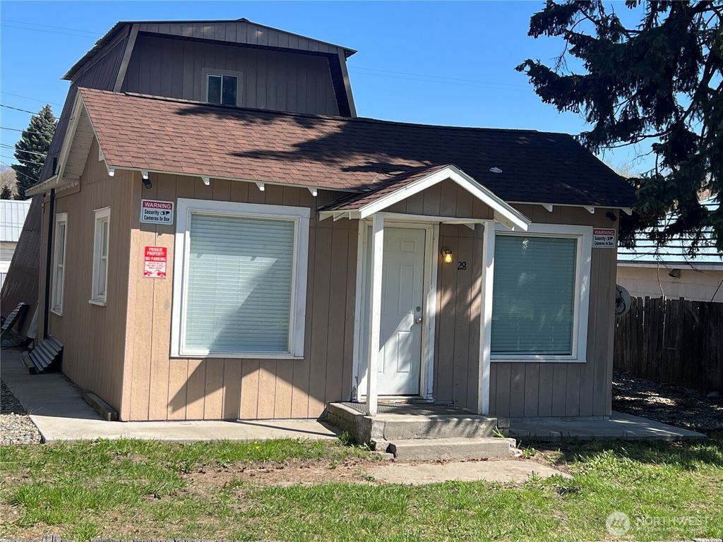 Photo of 28 N Fir St St, Omak, WA 98841 (MLS # 2487125)