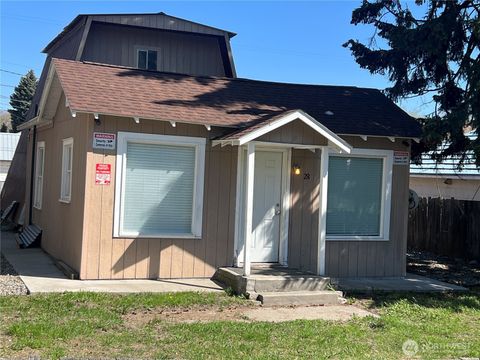 Photo of 28 N Fir St St, Omak, WA 98841 (MLS # 2487125)