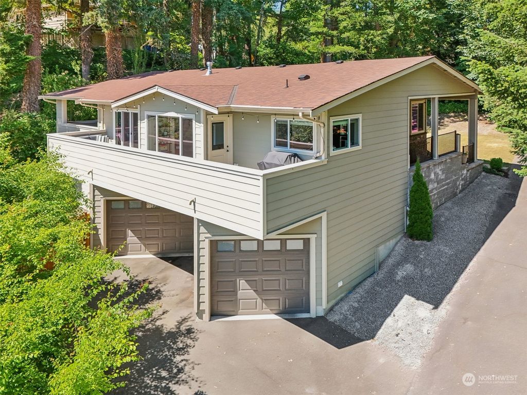 Photo of 3347 NE 202nd Street, Lake Forest Park, WA 98155 (MLS # 2259741)