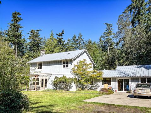 Photo of 45 Robbins Road, Nordland, WA 98358 (MLS # 2463132)