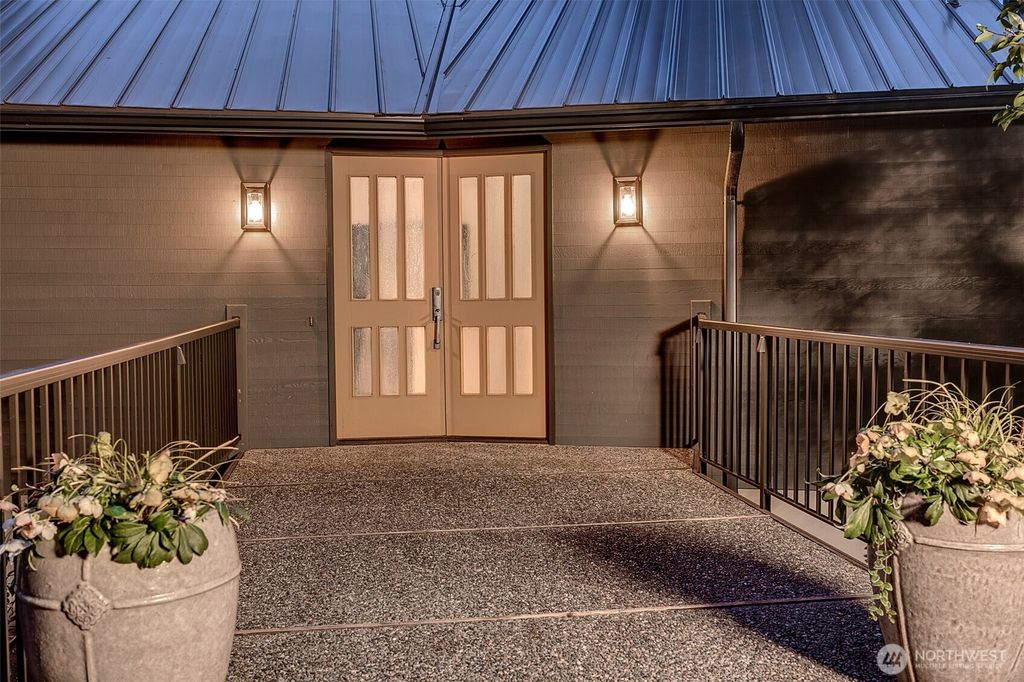 Photo of 7845 SE 63rd Place, Mercer Island, WA 98040 (MLS # 2333955)