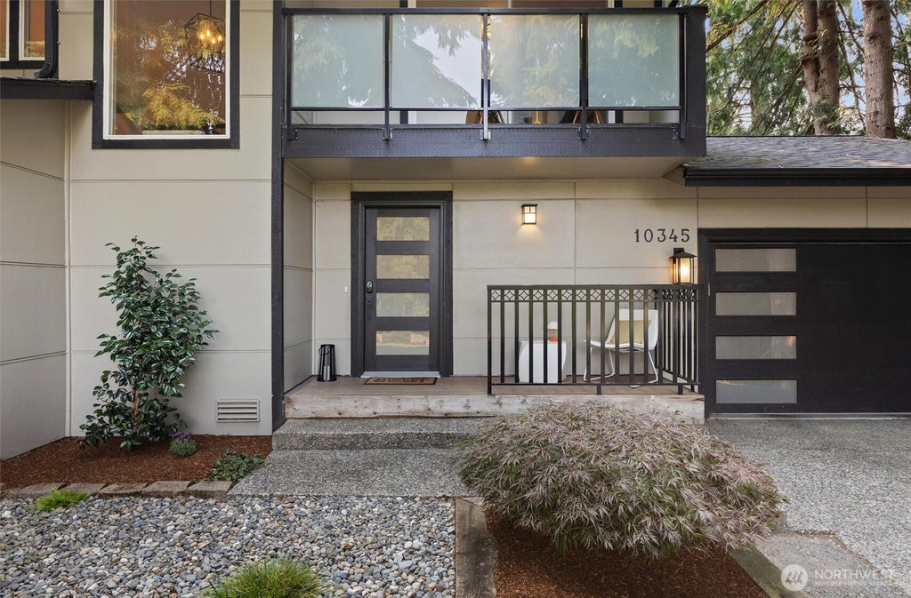 Photo of 10345 36th Avenue NE, Seattle, WA 98125 (MLS # 2593018)