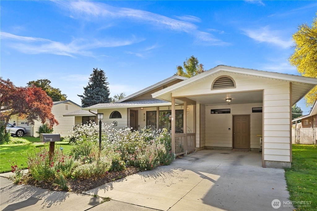 Photo of 910 E Manitoba Avenue, Ellensburg, WA 98926 (MLS # 2589349)