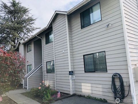 Photo of 2515 Melvin Avenue #B, Everett, WA 98201 (MLS # 2438625)