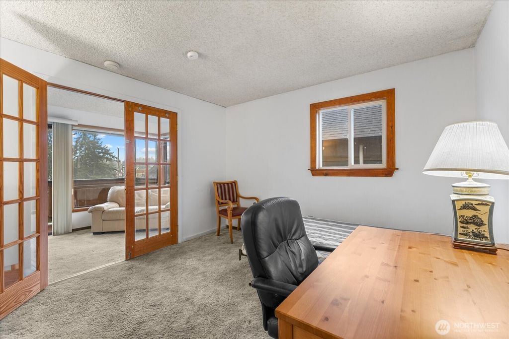 Photo of 9256 Interlake Avenue N, Seattle, WA 98103 (MLS # 2473114)