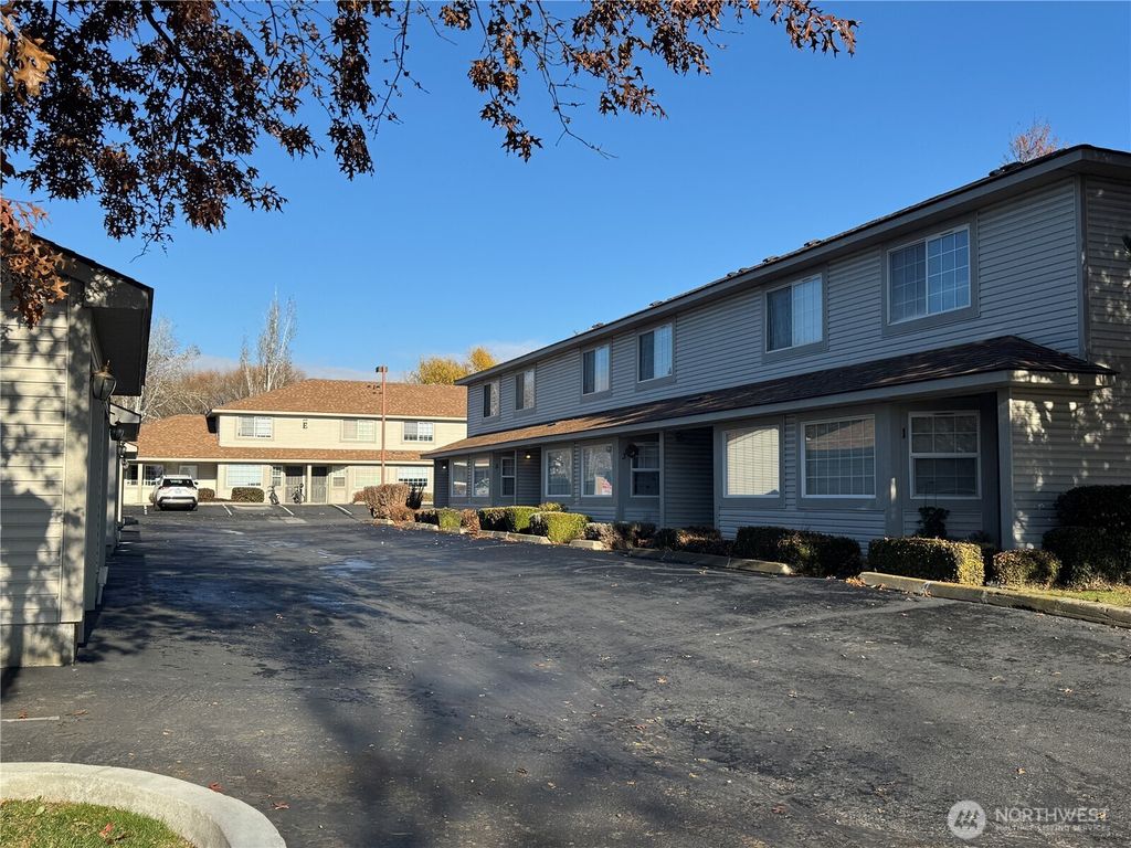 Photo of 209 E 18th Avenue #11, Ellensburg, WA 98926 (MLS # 2456505)