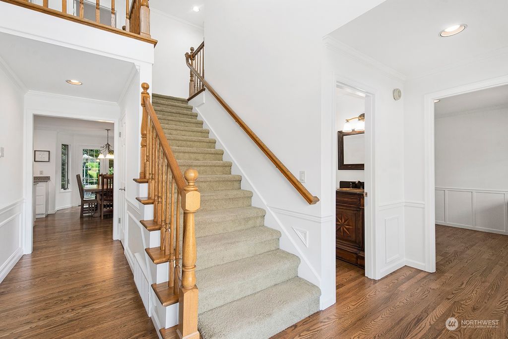 Photo of 24009 SE 47th Place, Sammamish, WA 98029 (MLS # 2154571)