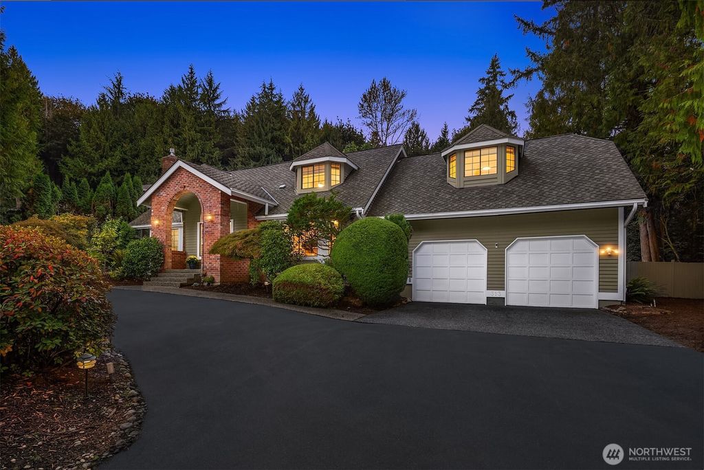 Photo of 313 219th Avenue NE, Sammamish, WA 98074 (MLS # 2442573)