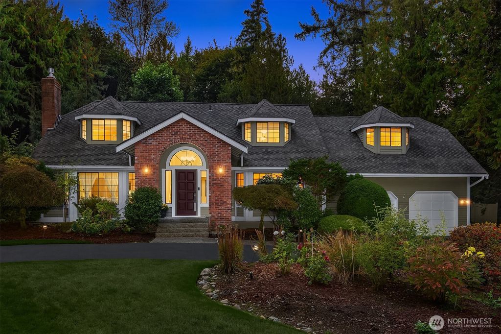 Photo of 313 219th Avenue NE, Sammamish, WA 98074 (MLS # 2442573)