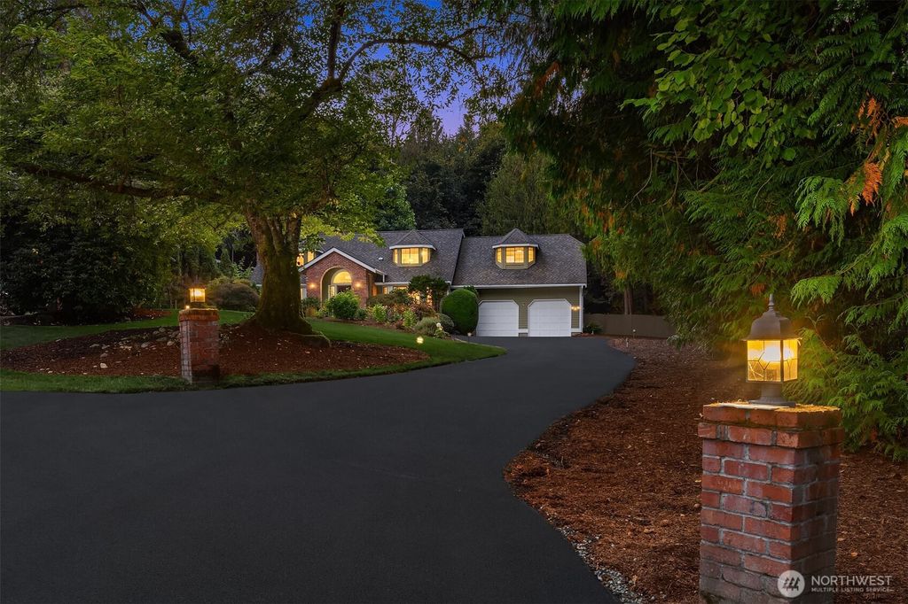 Photo of 313 219th Avenue NE, Sammamish, WA 98074 (MLS # 2442573)