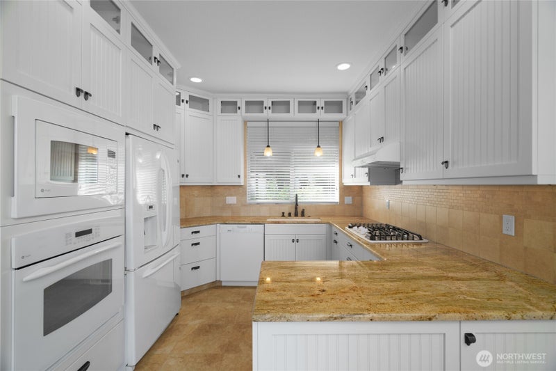 3907 Ridgetop