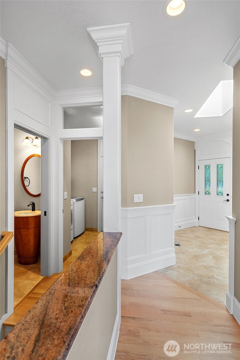 3907 Ridgetop
