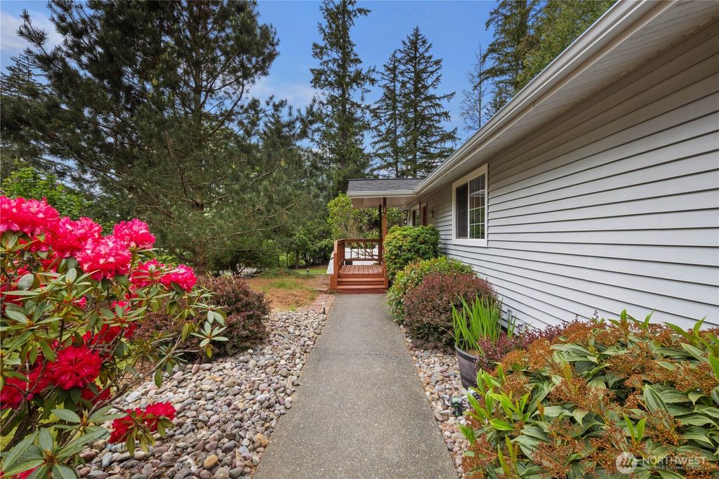 Photo of 90 E Lakeland Way, Allyn, WA 98524 (MLS # 2506684)