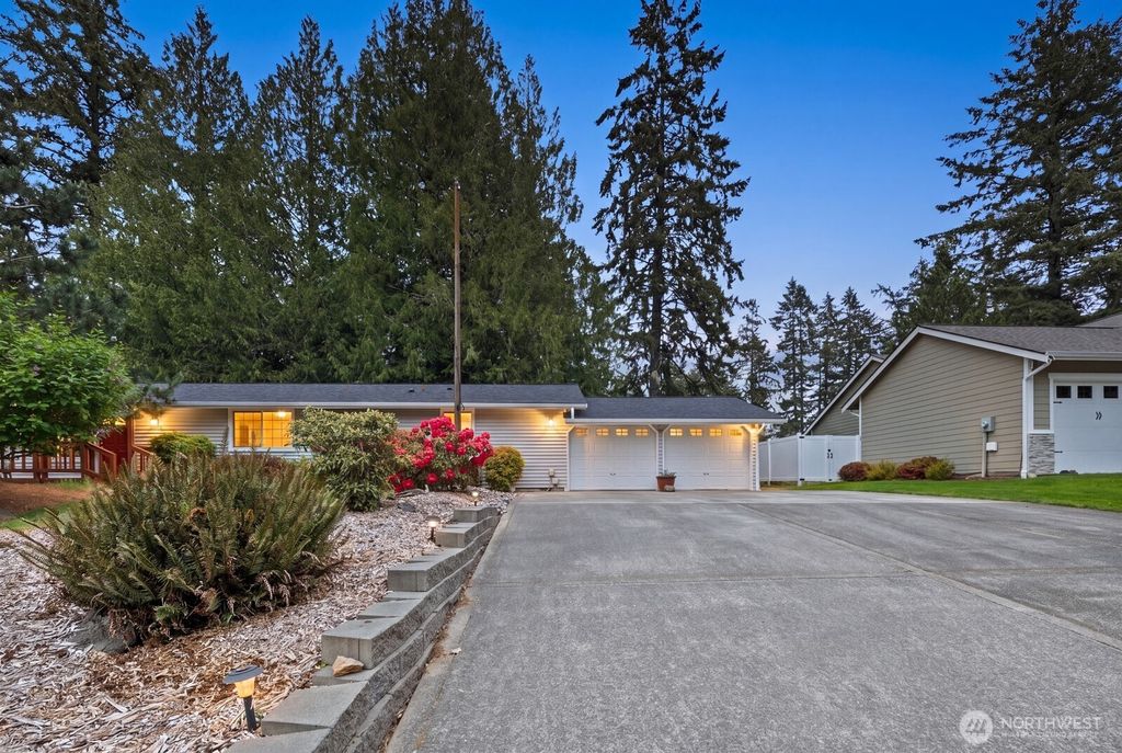Photo of 90 E Lakeland Way, Allyn, WA 98524 (MLS # 2506684)