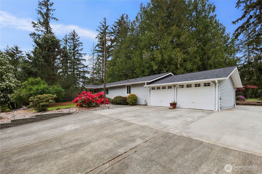 Photo of 90 E Lakeland Way, Allyn, WA 98524 (MLS # 2506684)