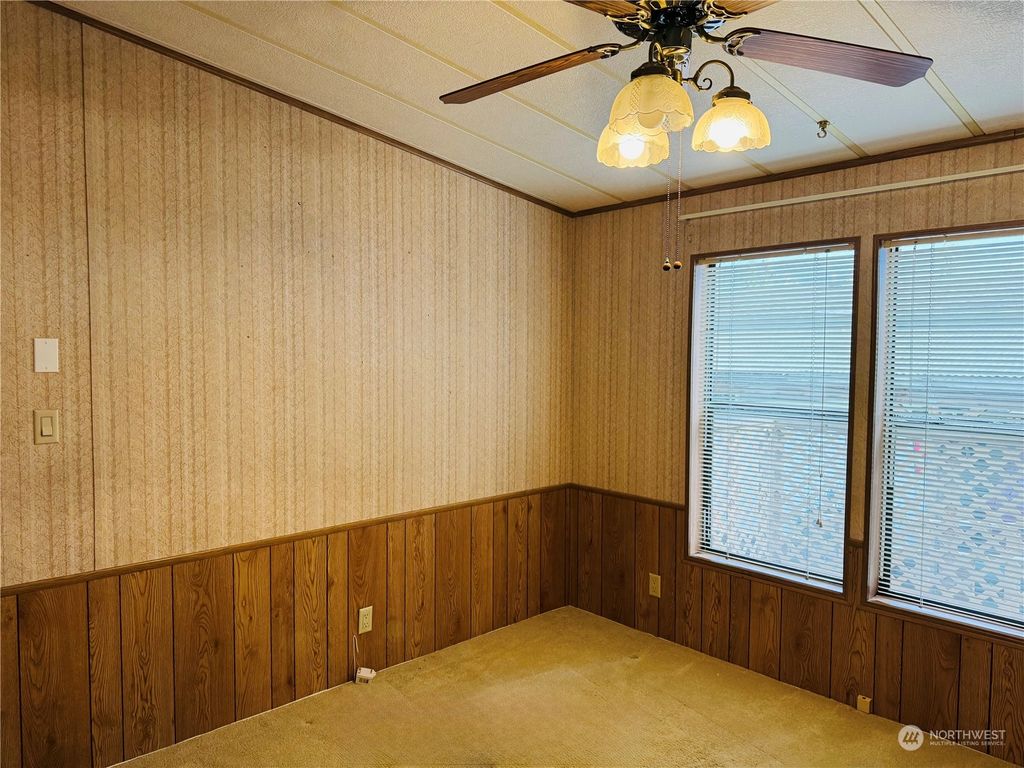 listing image 9360671826181216578