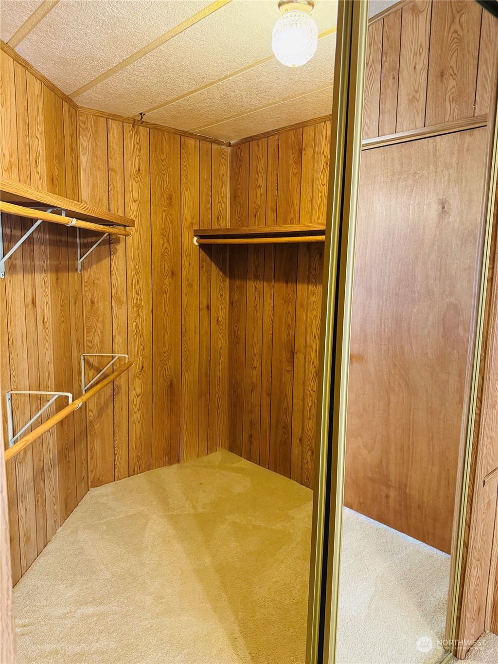 listing image 9369959979478398672