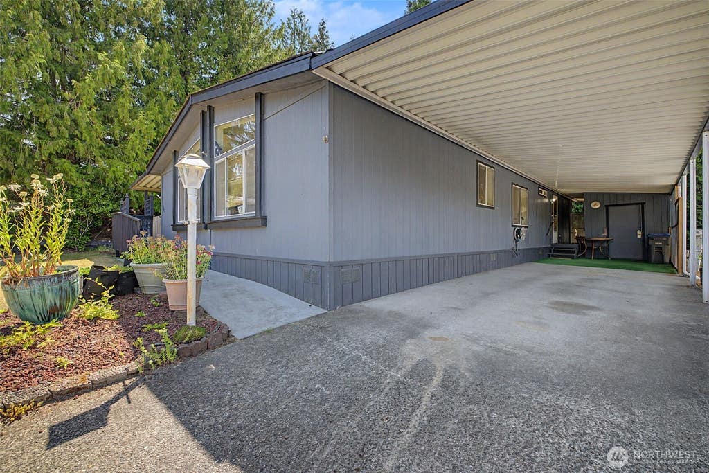 Photo of 2500 S 370th ST #182, Federal Way, WA 98003 (MLS # 2553702)