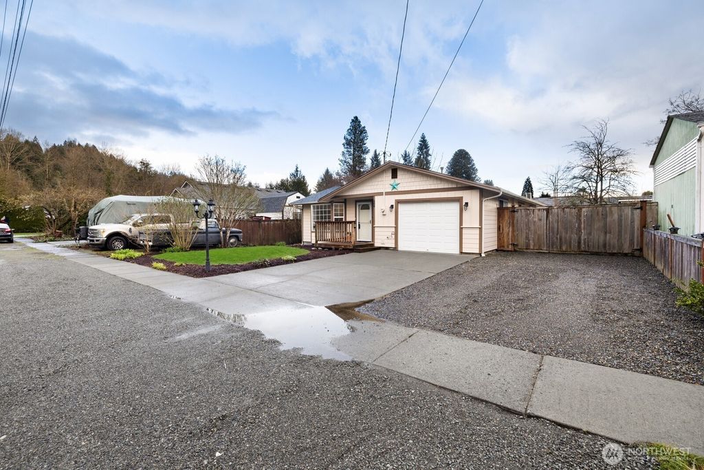 Photo of 506 Train Street SE, Orting, WA 98360 (MLS # 2497981)