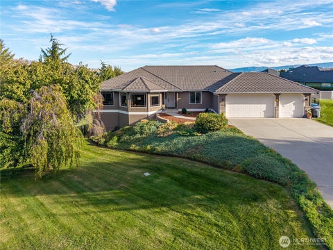 Photo of 3555 Westridge Place, Wenatchee, WA 98801 (MLS # 2499116)