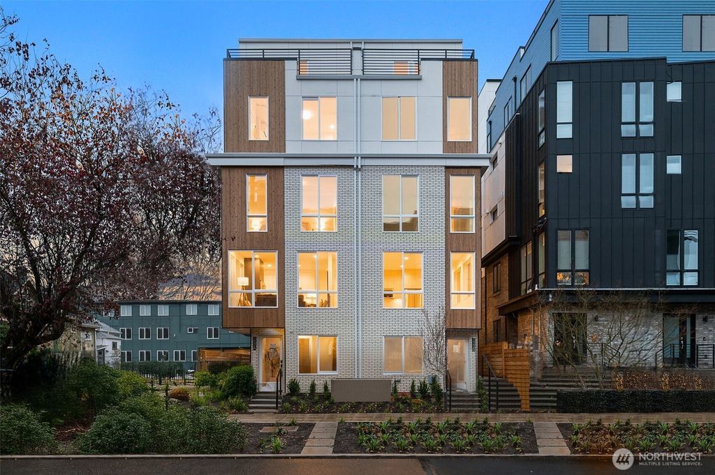 Photo of 222 E 10th Avenue E, Seattle, WA 98102 (MLS # 2390466)