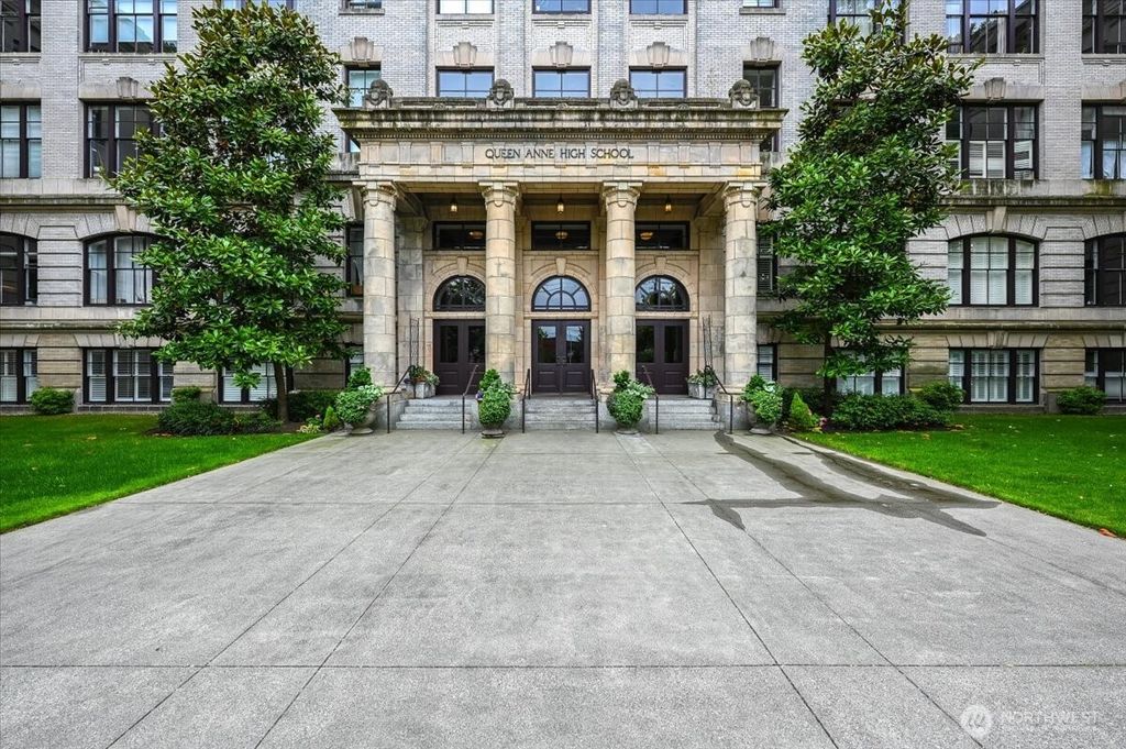 Photo of 201 Galer Street #362, Seattle, WA 98109 (MLS # 2405110)