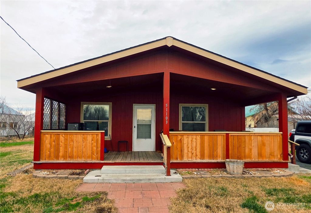 Photo of 51103 Lawson Street, Milton-Freewater, OR 97862 (MLS # 2463503)